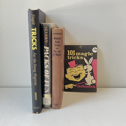 Vintage magic books - lot, 4