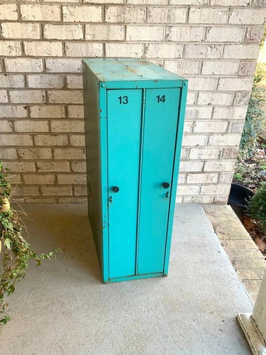 Distressed small lockers vtg - small,