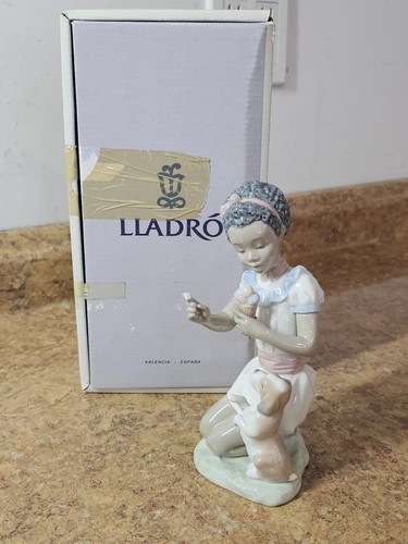 Lladro 5836 sharing sweets - lladro, sweets"