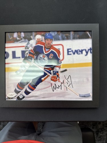 Wayne gretzky signed - wayne,