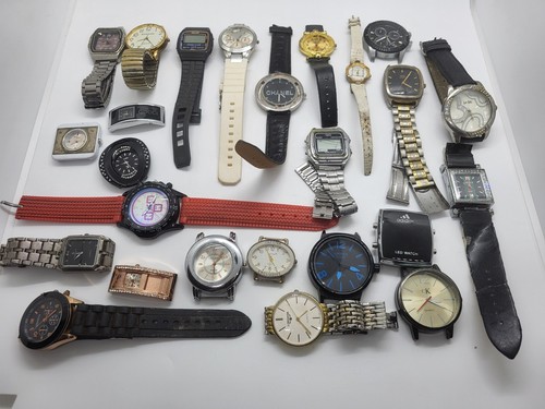 Lot electronic wristwatches - lot,