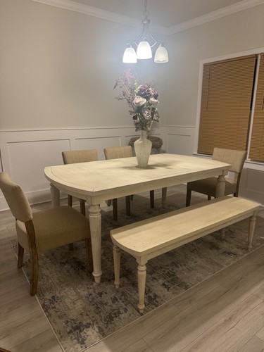 Barely used four chair dining - four,