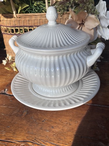 White ribbed glazed - white, ceramic