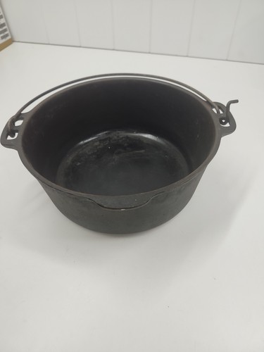 Unmarked wagner ware f - qt,