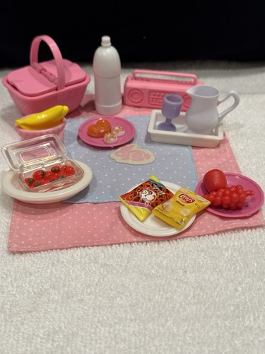 Barbie picnic basket - basket,