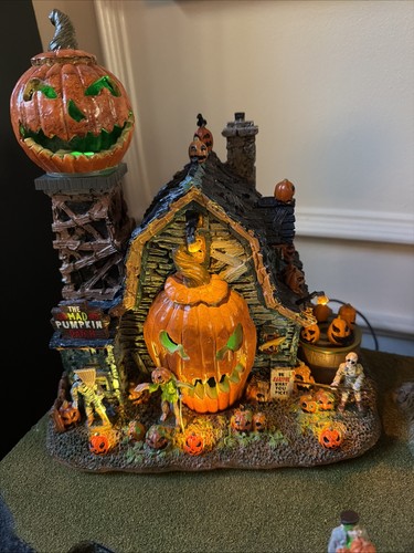 Lemax spooky town 2018 mad - lemax,