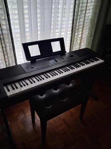 Yamaha dgx 650 - keyboard,, used