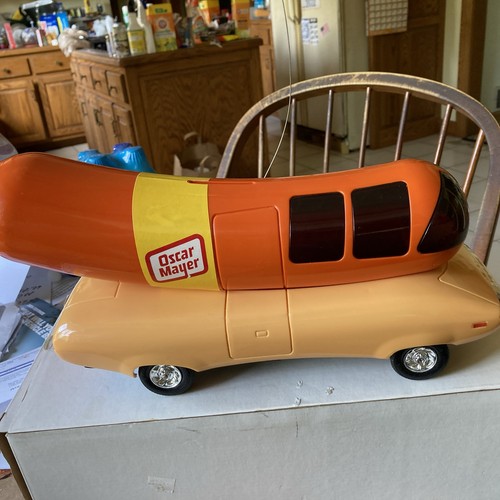 Oscar mayer wienermobile - oscar,
