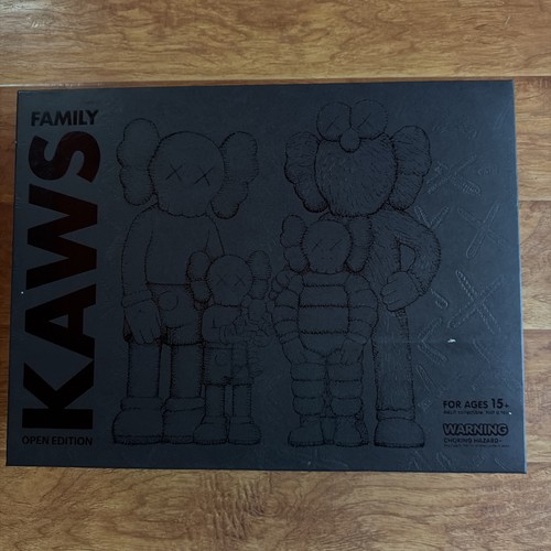 Kaws family vinyl - family,