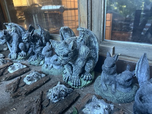 Gargoyle statue granite - -,