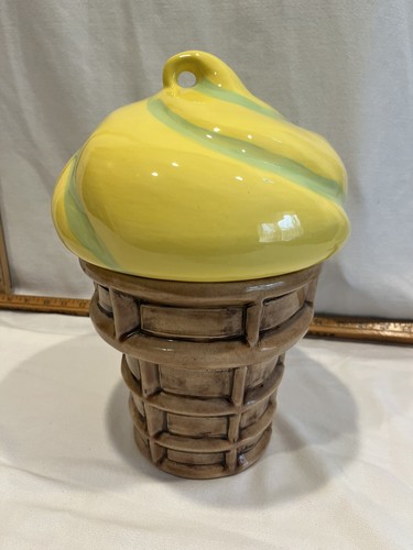 Vintage ice cream cone - cream, cookie