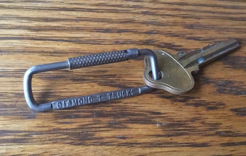 Diamond truck key ring - t,