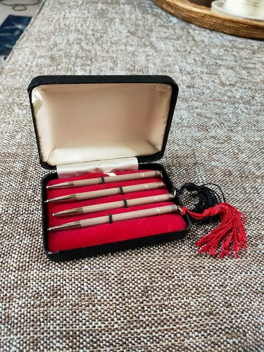 Original tasselled set 4 - original, of