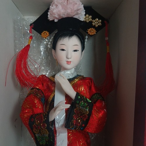 Chinese doll elegant lady - ,
