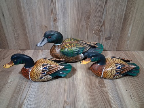 Lot vintage carved wooden - of, 3