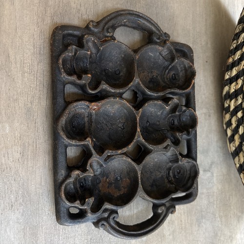 Vintage cast iron snowman - cast,