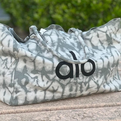 Nwt alo yoga - alo, dye