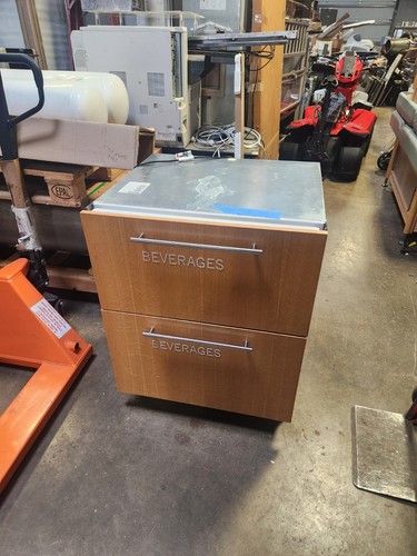 Subzero refrigerator - 27,