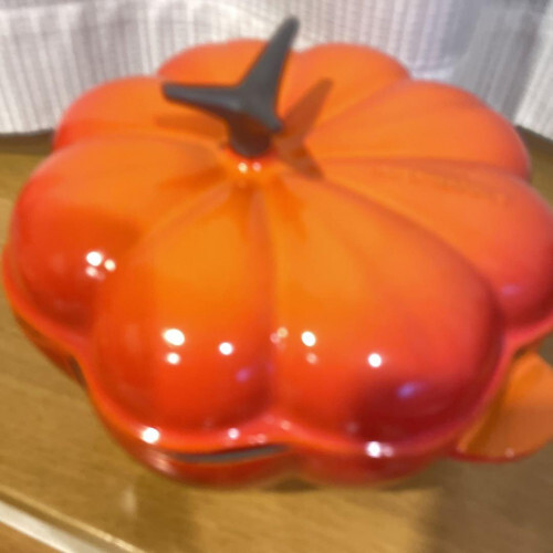 Creuset pumpkin pot - le,