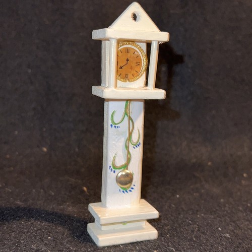 Dollhouse miniature white - 4.5",