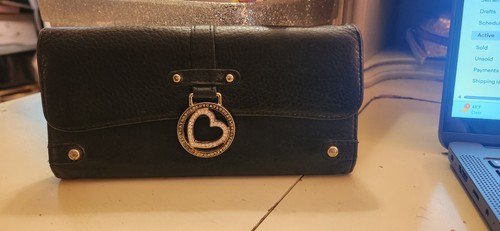 Classic style black pebbled