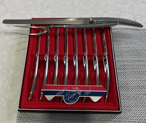 Carvel hall carving set with - carving,