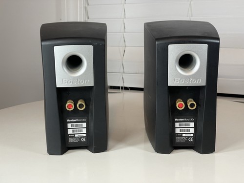 Pair black boston acoustics - of,