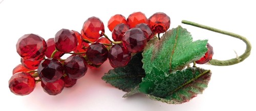 Faceted grape red cluster - faceted,
