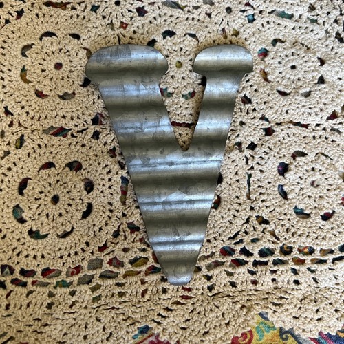 Tin letter v hanging - 5.5”,