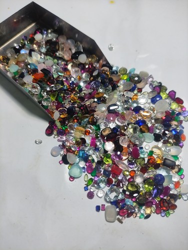 Assorted mixed cut gemstones - mixed,