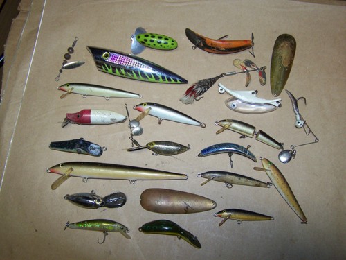 Vintage fishing lures box - , lot