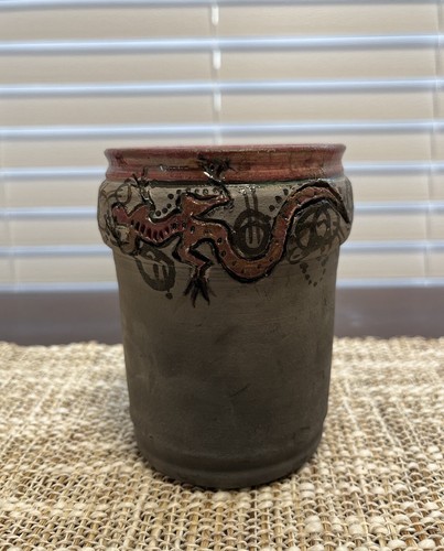 Raku pottery etched salamander - etched,