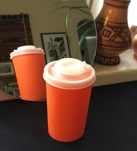 Tupperware small orange salt - orange,