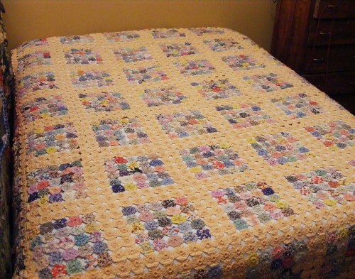 Vintage quilt feed sack - yo-yo,