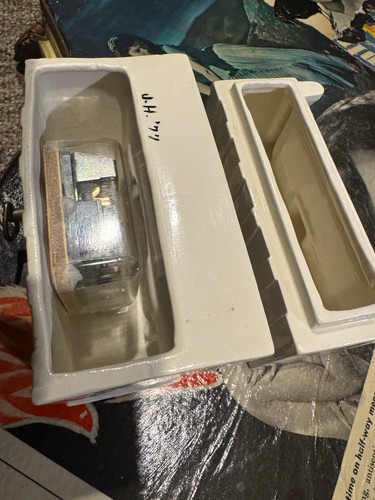 Scale white upright - white,