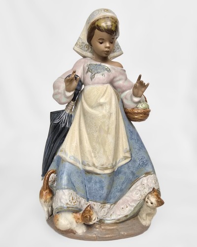 Rare lladro under foot - 11",