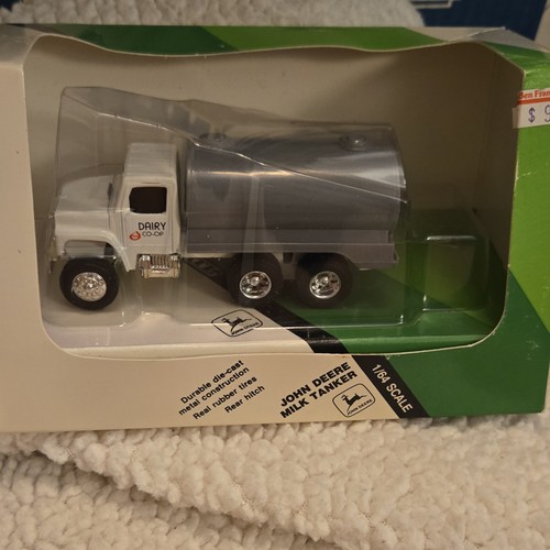 Ertl john deere milk tanker - john,