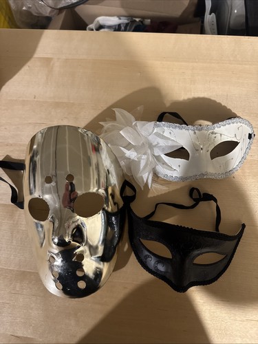 Lot halloween masks - of,