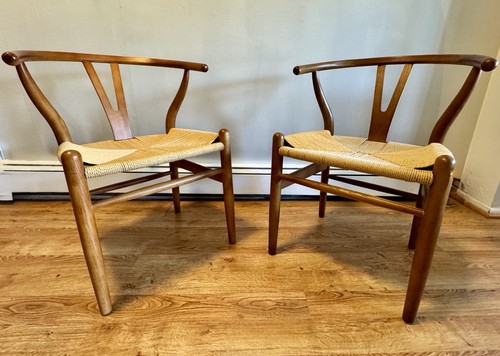 Pair wishbone chairs - of,