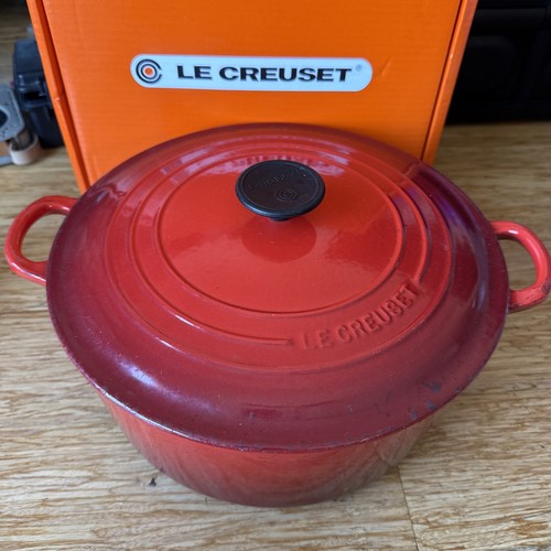 Creuset dutch oven - le,