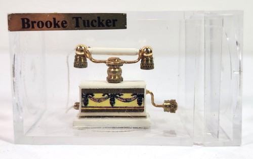 Brooke tucker miniature white - miniature,