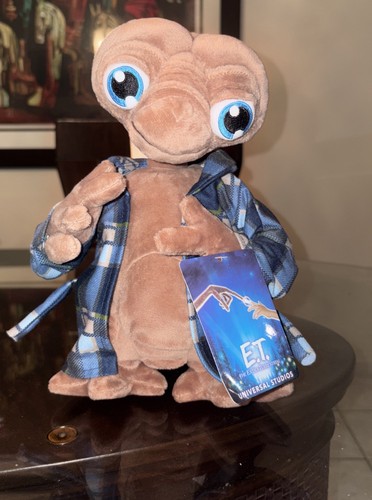 Universal studios plushie - universal,