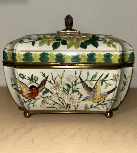 Wong lee 1895 - porcelain, casket
