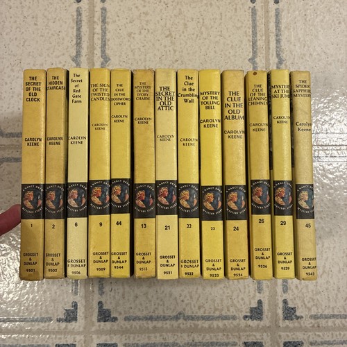 Large lot vintage - nancy, drew
