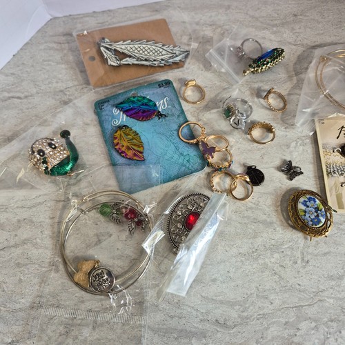 Mixed lot jewelry - a,