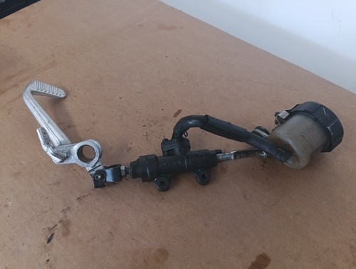 Brake master cylinder rear - cylinder,