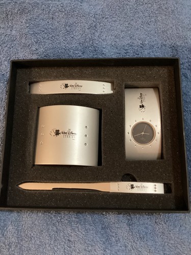 Walt disney studios desk set - walt,