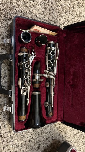 Vintage bundy clarinet - bundy, bb