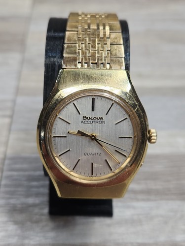 Vintage 1977 bulova - vintage,