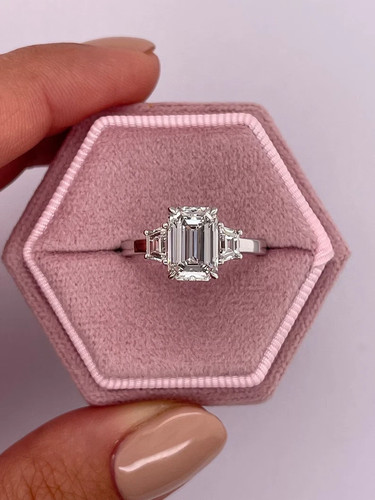 Stunning emerald cut 10ct - stunning,